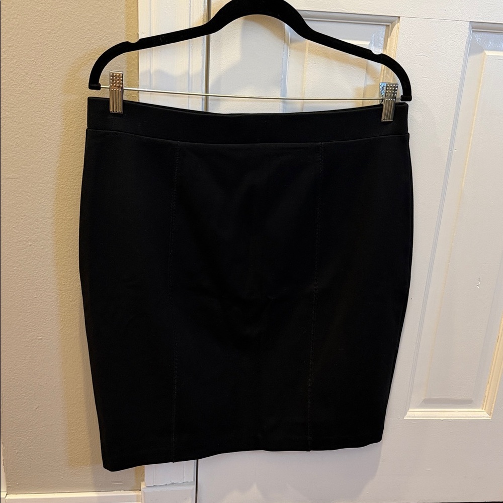 ELLE Classic Black Pencil Skirt